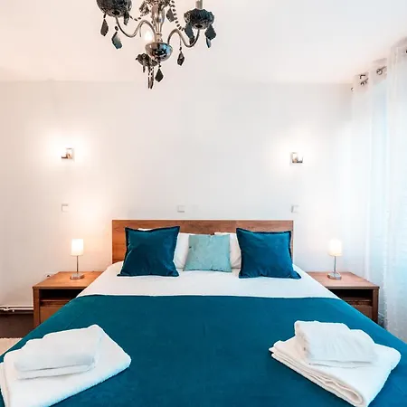 Maisonette In Heart Of Apartment